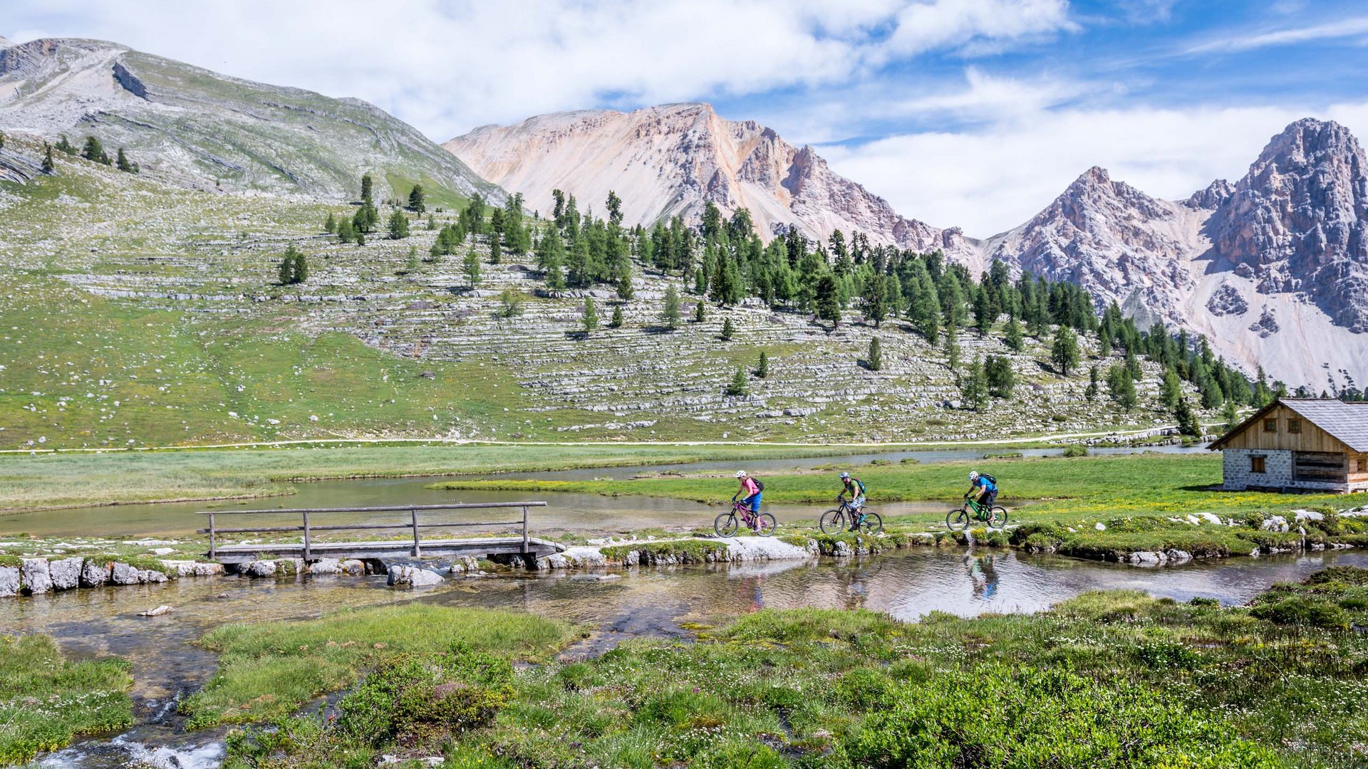 Sellaronda: E-Bike-Touren in den Dolomiten Sellaronda: E-Bike-Touren in den Dolomiten