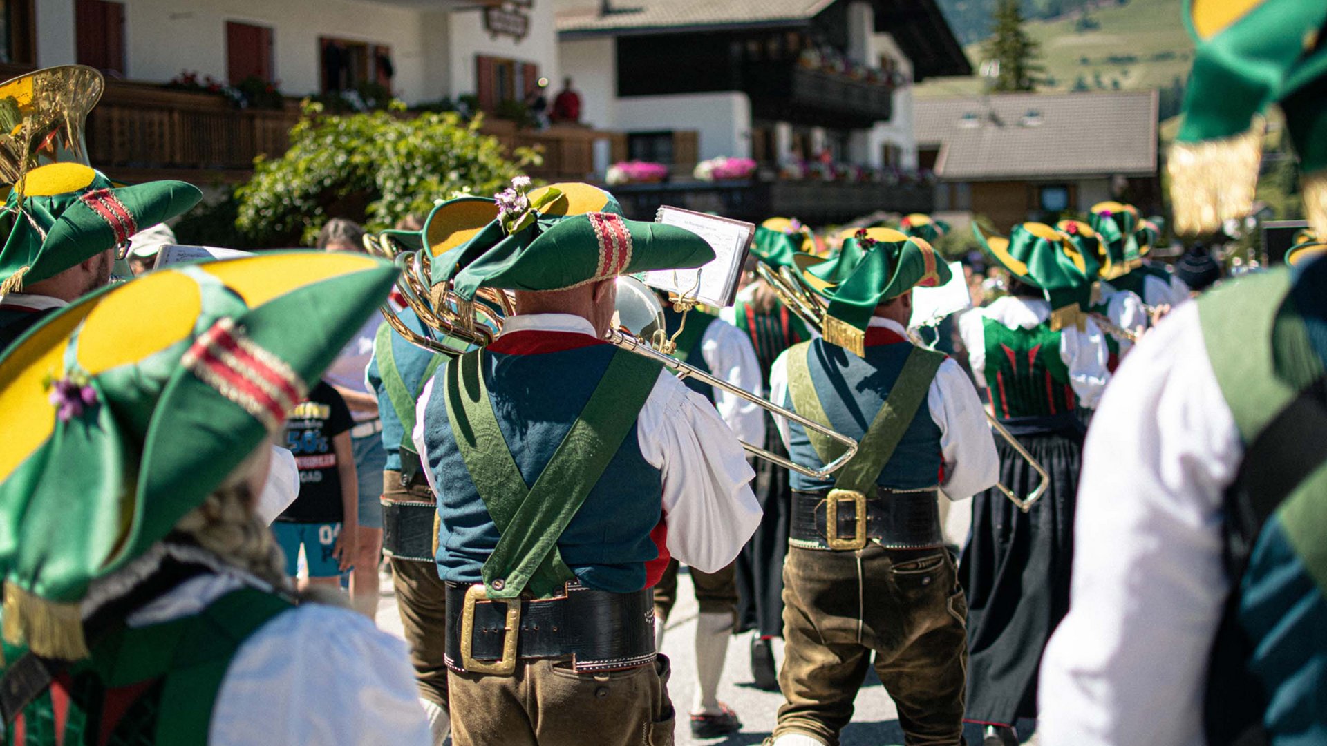 Escursioni circolari in Val Badia, biciletta, musei, ecc. Escursioni circolari in Val Badia, biciletta, musei, ecc.